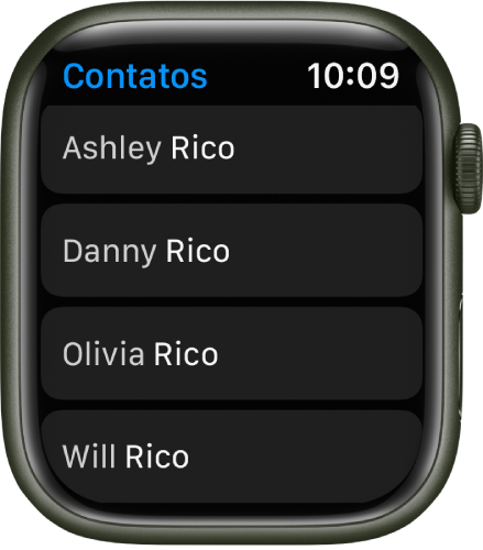 Uma lista de contatos no app Contatos.