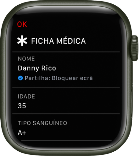 O ecrã “Ficha médica” no Apple Watch com o nome, idade e grupo sanguíneo do utilizador. Um visto por baixo do nome, a indicar que a ficha médica está a ser partilhada no ecrã bloqueado. O botão OK encontra-se na parte superior esquerda.
