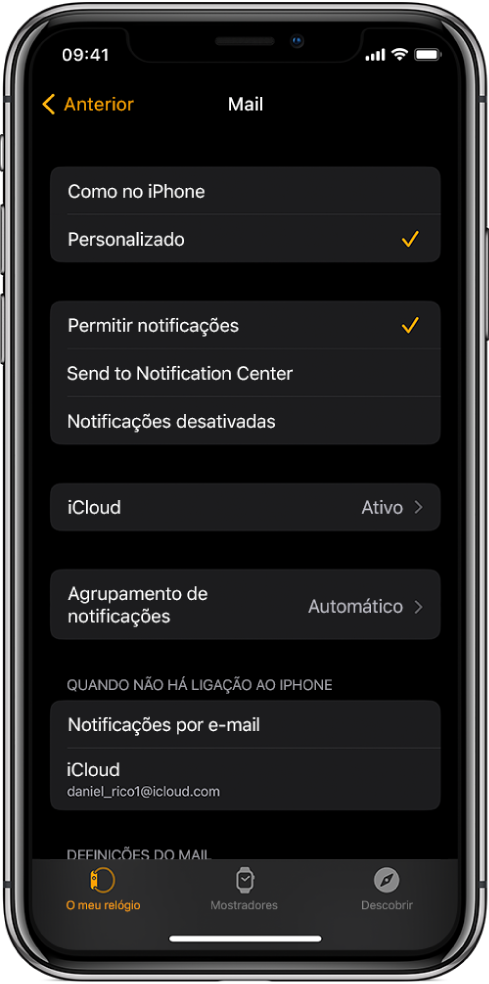 As definições do Mail na aplicação Apple Watch a mostrar definições para notificações e contas de e-mail.