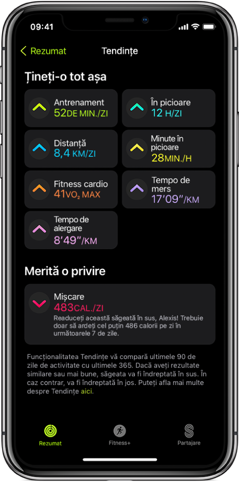 Fila Tendințe din aplicația Fitness de pe iPhone. Un număr de indici apar sub antetul Tendințe în partea de sus a ecranului. Indicii includ: Antrenare, În picioare, Distanță și altele. Mișcarea apare sub titlul Merită o privire.
