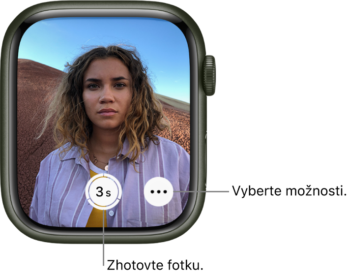 Kým sa Apple Watch používajú ako diaľkový ovládač kamery, na obrazovke je zobrazený obraz z kamery iPhonu. Tlačidlo Odfotiť sa nachádza v strednej spodnej časti, naľavo od tlačidla Ďalšie možnosti. Ak ste spravili fotku, tlačidlo Prehliadač fotiek je vľavo dole.