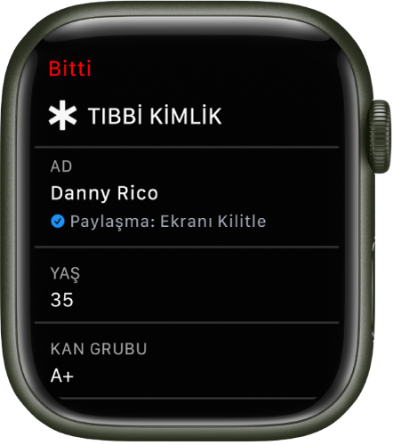 Apple Watch’taki Tıbbi Kimlik ekranı kullanıcının adını, yaşını ve kan grubunu gösteriyor. Adın altında bir onay işareti var, Tıbbi Kimlik’in kilitli ekranda paylaşıldığını gösteriyor. Bitti düğmesi sol üstte.