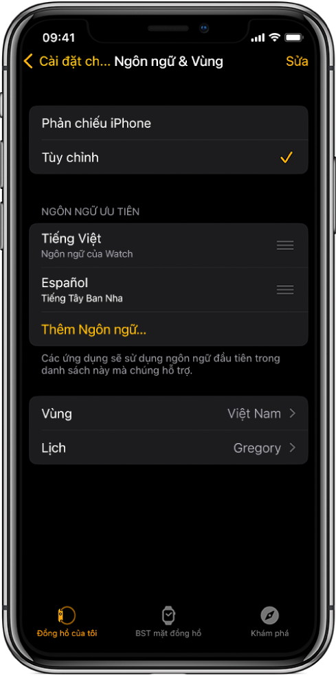 Màn hình Ngôn ngữ & Vùng trong ứng dụng Apple Watch, với Tiếng Anh và Tiếng Tây Ban Nha đang xuất hiện bên dưới Ngôn ngữ ưu tiên.