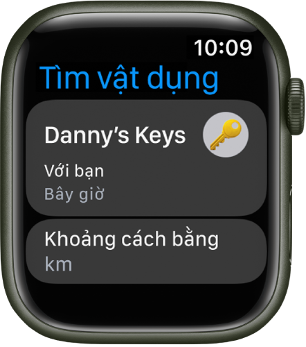 Ứng dụng Tìm vật dụng cho biết rằng AirTag được gắn vào một chùm chìa khóa đang ở cùng bạn.