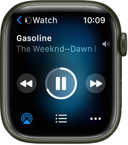 “播放中”屏幕在左上方显示 Watch，其中包含一个向左的箭头供你返回设备屏幕。歌曲名称和艺人姓名显示在下方。播放控制位于中间。“隔空播放”、音轨列表和“更多”按钮位于底部。