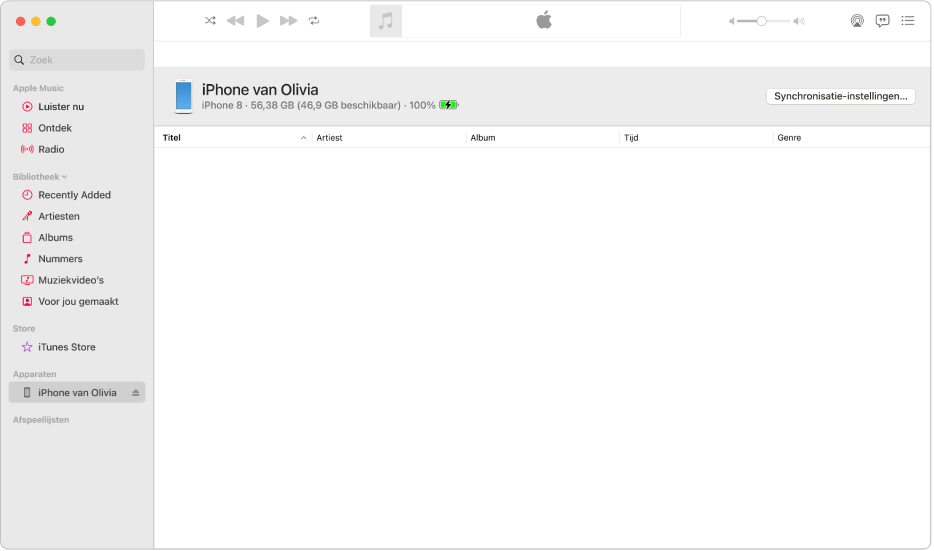 Het Muziek-venster met een apparaat (Julia's iPhone) in de navigatiekolom. Met de knop 'Synchronisatie-instellingen' rechtsbovenin wordt de Finder geopend.