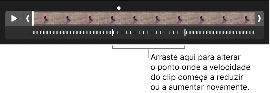 Um clipe de vídeo em câmera lenta com puxadores que podem ser arrastados para alterar quando o vídeo desacelera e acelera novamente.