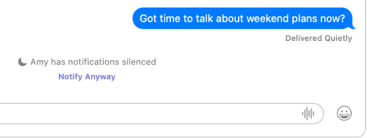 Une conversation de Messages. Messages indique qu’un message envoyé a été transmis silencieusement parce que le destinataire a désactivé les notifications. Un lien « Notifier quand même » sur lequel l’expéditeur peut cliquer pour envoyer le message se trouve en dessous.