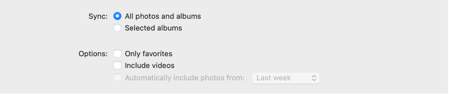 Les boutons radio « Tous les albums et photos » et « Albums sélectionnés » s’affichent avec les cases à cocher « Seulement les favoris », « Inclure les vidéos » et « Inclure automatiquement les photos de » ci-dessous.