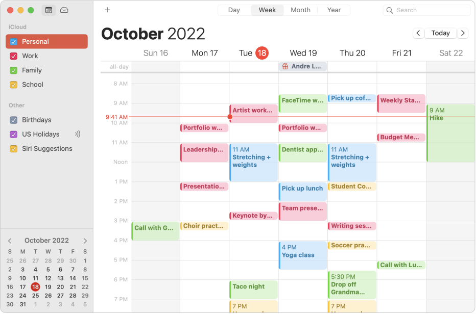 Et Kalender-vindu i månedsvisning som viser fargekodede kalendere for privatliv, jobb, familie og skole i sidepanelet under overskriften for iCloud-kontoen.