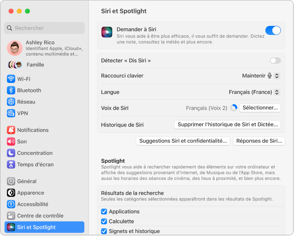 La fenêtre des réglages Siri avec l’option « Demander à Siri » sélectionnée, ainsi que plusieurs options pour personnaliser Siri à droite