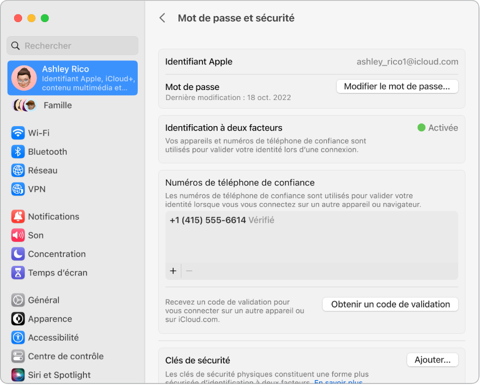 Section « Mot de passe et sécurité » de l’identifiant Apple dans « Réglages Système ». Dans celle-ci, vous pouvez configurer « Récupération de compte » ou « Contact légataire ».