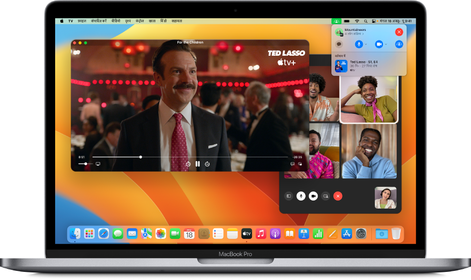 Mac पर SharePlay जिसे Apple TV ऐप और लाइव FaceTime कॉल के साथ दिखाया गया है।