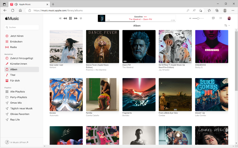 Das Fenster „Apple Music“ in Chrome mit einer Mediathek mit mehreren Alben