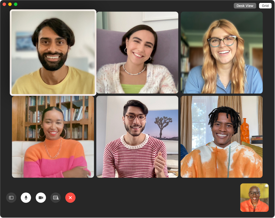 FaceTime-vinduet med et gruppeopkald, hvor de enkelte deltagere vises i et net.