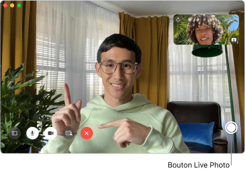 Placez le pointeur sur la fenêtre FaceTime pour afficher le bouton « Live Photo ».
