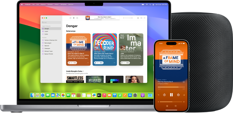 Tetingkap Apple Podcasts menunjukkan skrin Dengar pada Mac dan iPhone, dengan HomePod di latar belakang.