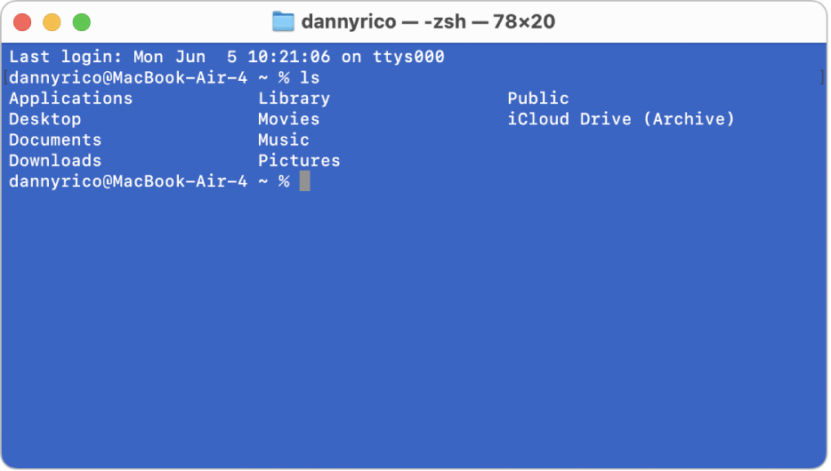 एक टर्मिनल विंडो जो ls कमांड वाली कमांड लाइन और फ़ाइल परिणामों की सूची दिखा रही है।