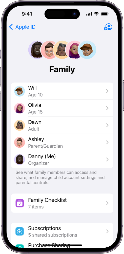 Skærmen Familiedeling i Indstillinger. Der vises en liste med fem familiemedlemmer. Under deres navne findes Familietjekliste samt valgmulighederne Abonnementer og Deling af køb.