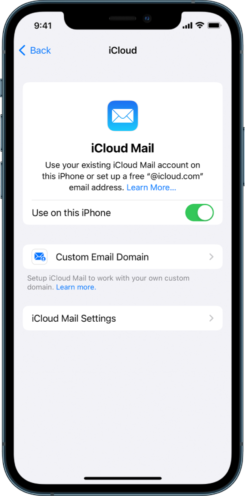 iCloud 设置中的“邮件”屏幕。“在此 iPhone 上使用”已开启。