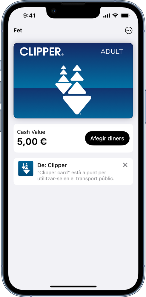 Una targeta de transport a l’app Cartera. El saldo es mostra al mig, al costat del botó “Afegir diners”.