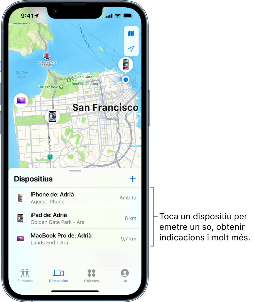 Pantalla de l’app Buscar oberta per la llista Dispositius. A la llista de dispositius hi ha tres dispositius: iPhone de l’Adrià, iPad de l’Adrià i MacBook Pro de l’Adrià. Es mostren les seves ubicacions al mapa de San Francisco.