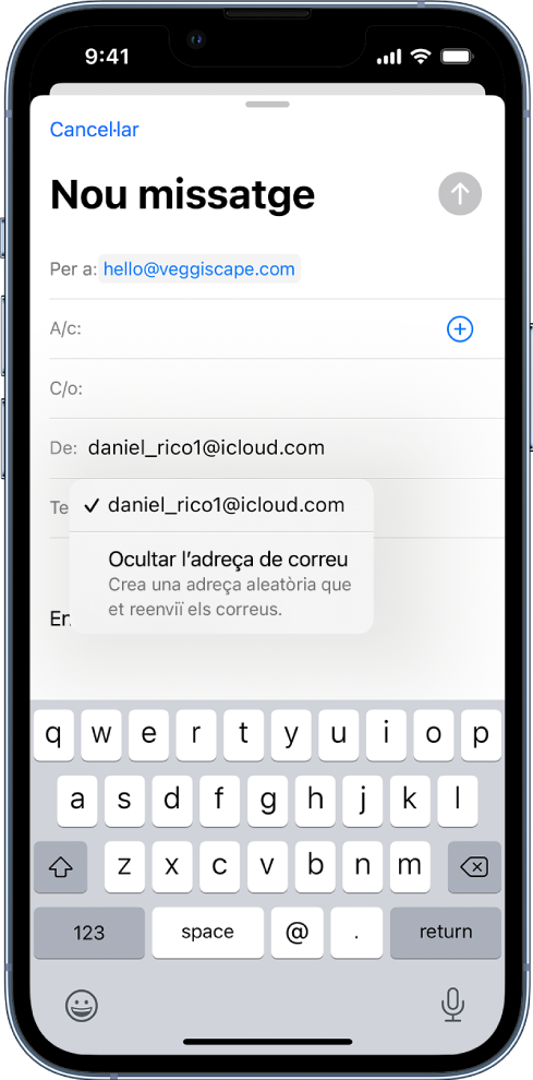S’està redactant l’esborrany d’un correu electrònic. Llavors se selecciona el camp “De:” i, a sota, apareixen l’adreça de correu electrònic personal i l’opció “Ocultar l’adreça de correu”.