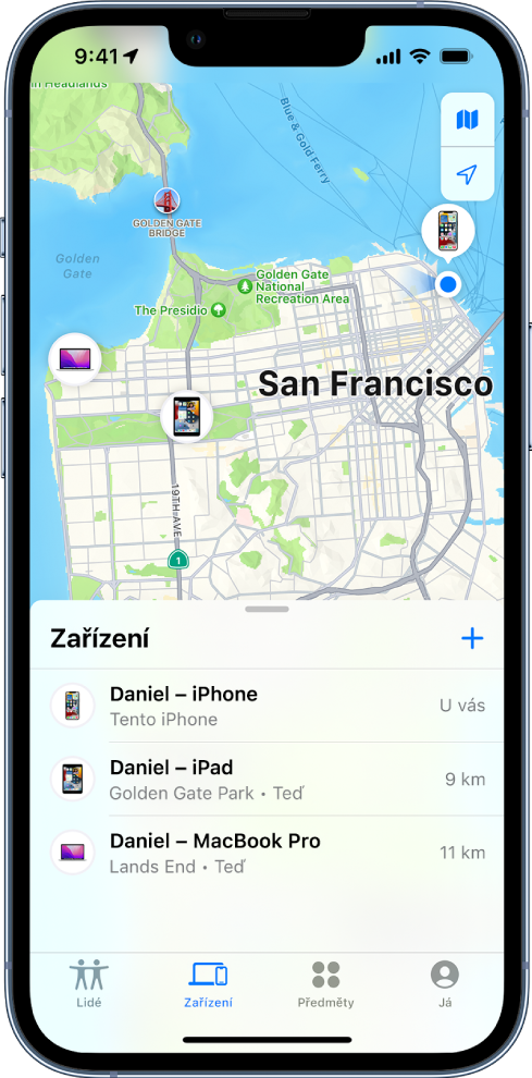 Obrazovka Najít s otevřeným seznamem Zařízení. V seznamu jsou uvedená tři zařízení: Dan – iPhone, Dan – iPad a Dan – MacBook Pro. Na mapě San Franciska je vidět jejich poloha.