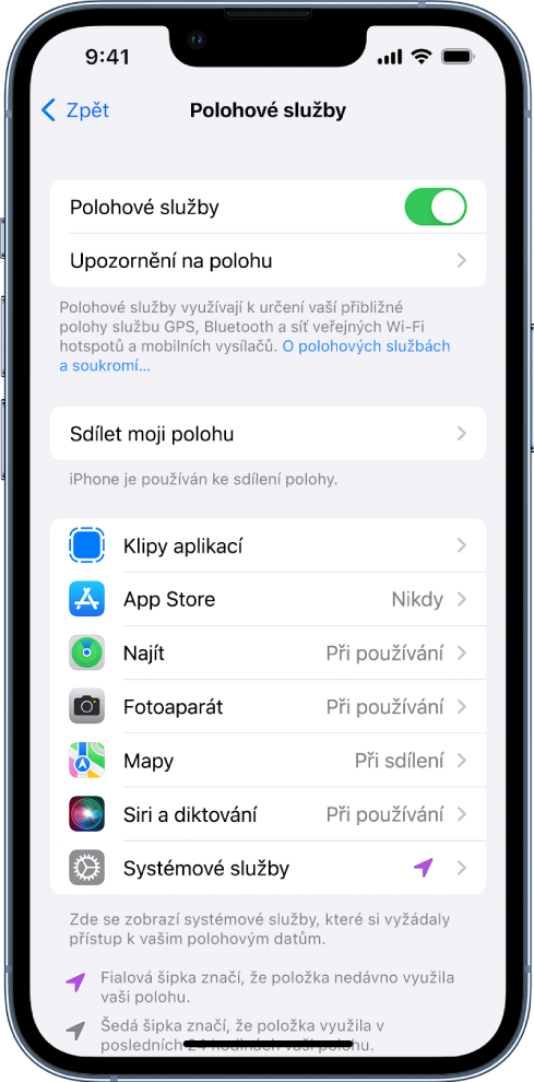 Obrazovka Polohové služby s nastaveními pro sdílení polohy iPhonu včetně vlastních nastavení pro jednotlivé aplikace.