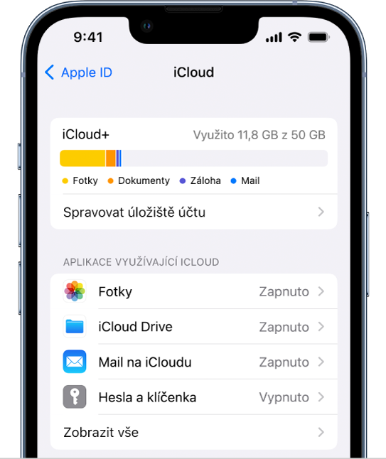 Obrazovka nastavení iCloudu s indikátorem stavu úložiště na iCloudu a seznamem aplikací a funkcí, které lze s iCloudem používat, např. Fotky, iCloud Drive a Mail na iCloudu