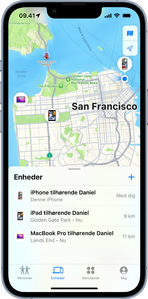 Skærmen Find med listen Enheder åben. Der er tre enheder på listen Enheder: iPhone tilhørende Daniel, iPad tilhørende Daniel og MacBook Pro tilhørende Daniel. Deres lokalitet vises på et kort over San Francisco.