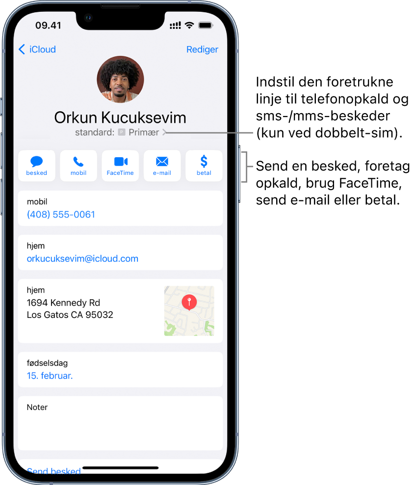 En kontakts infoskærm. Øverst ses kontaktens foto og navn. Nederst findes de knapper, der bruges til at sende en besked, foretage et telefonopkald, foretage et FaceTime-opkald, sende en e-mailbesked og sende penge med Apple Pay. Under knapperne findes kontaktoplysningerne.