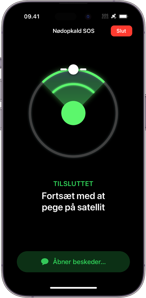 En Nødopkald SOS-skærm med en visuel vejledning, som hjælper brugeren med at pege sin iPhone mod en satellit. Nedenunder ses notifikationen Åbner beskeder.