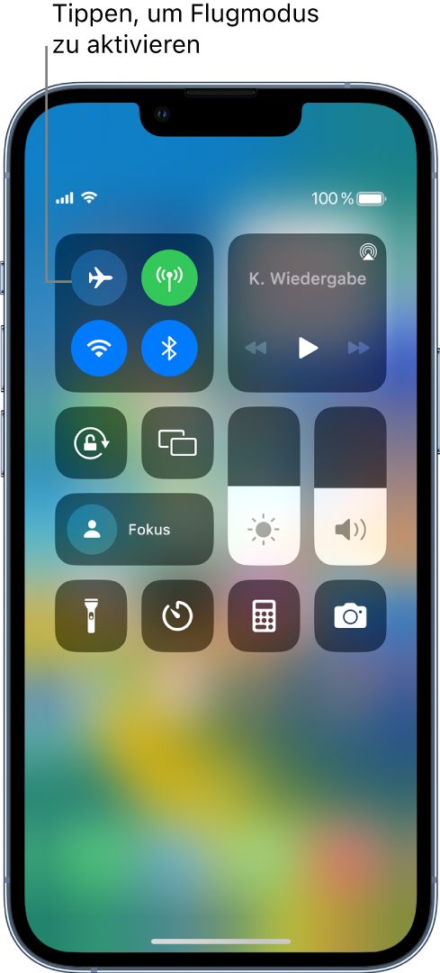 Der Bildschirm des Kontrollzentrums zeigt, dass durch Tippen auf die Taste oben links der Flugmodus aktiviert wird.