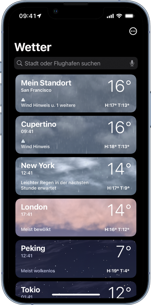 Eine Liste von Städten mit der jeweiligen Uhrzeit, der aktuellen Temperatur, der Vorhersage sowie den Höchst- und Tiefsttemperaturen. Oben auf dem Bildschirm befindet sich das Suchfeld und oben rechts ist die Taste „Mehr“.