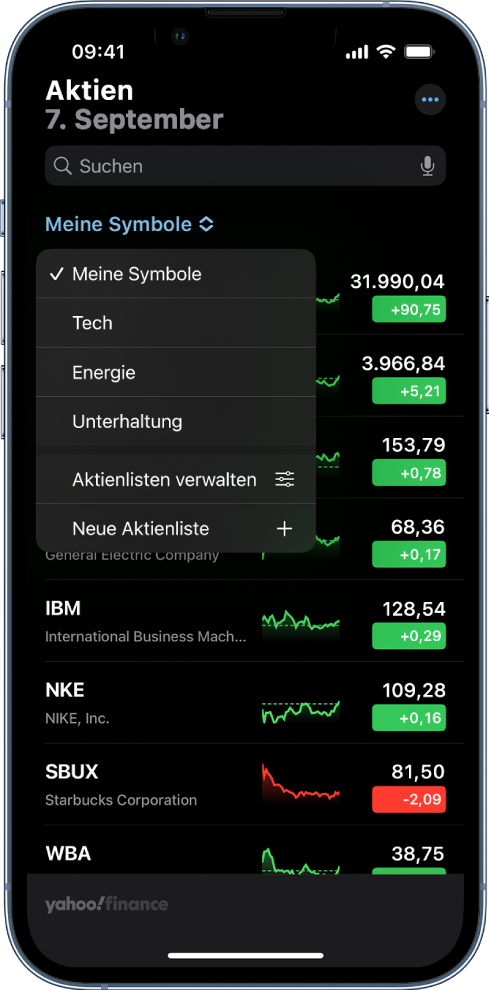 Eine Aktienliste enthält verschiedene Aktien. Jede Aktie in der Liste zeigt von links nach rechts das Aktiensymbol und den Namen der Aktie, ein Entwicklungsdiagramm, den Aktienkurs und Kursänderungen. Oben auf dem Bildschirm ist die Aktienliste „Meine Symbole“ ausgewählt und die folgenden Aktienlisten und Optionen sind verfügbar: Technik, Energie, Unterhaltung, Aktienlisten verwalten und Neue Aktienliste.