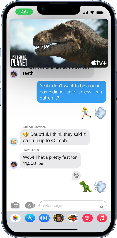 Ein Konversation in der App „Nachrichten“ mit der Taste „SharePlay“ oben links und einem Bildschirm für die Videowiedergabe im oberen Teil.