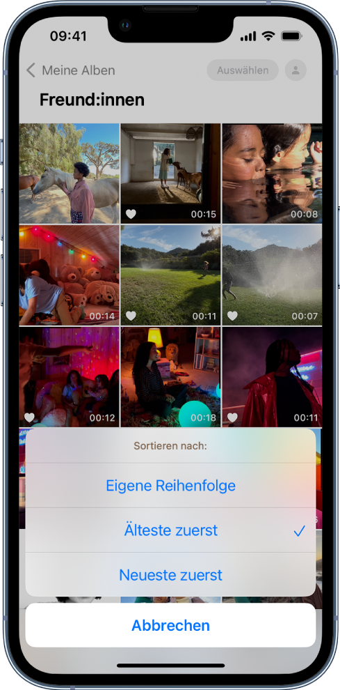 Ein geöffnetes Fotoalbum. Der Bildschirm ist mit Fotominiaturen in einem Raster ausgefüllt. In der unteren Bildschirmhälfte werden die Optionen für „Sortieren nach“ angezeigt. Die folgenden Optionen sind verfügbar: „Eigene Reihenfolge“, „Älteste zuerst“, „Neueste zuerst“ und „Abbrechen“. „Älteste zuerst“ ist ausgewählt.