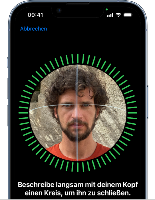 Der Konfigurationsbildschirm für die Face ID-Erkennung. Auf dem Bildschirm ist ein Gesicht zu sehen, das von einem Kreis umgeben ist. Der Text unter dem Gesicht weist den:die Benutzer:in an, den Kopf langsam zu bewegen, um den Kreis zu schließen.