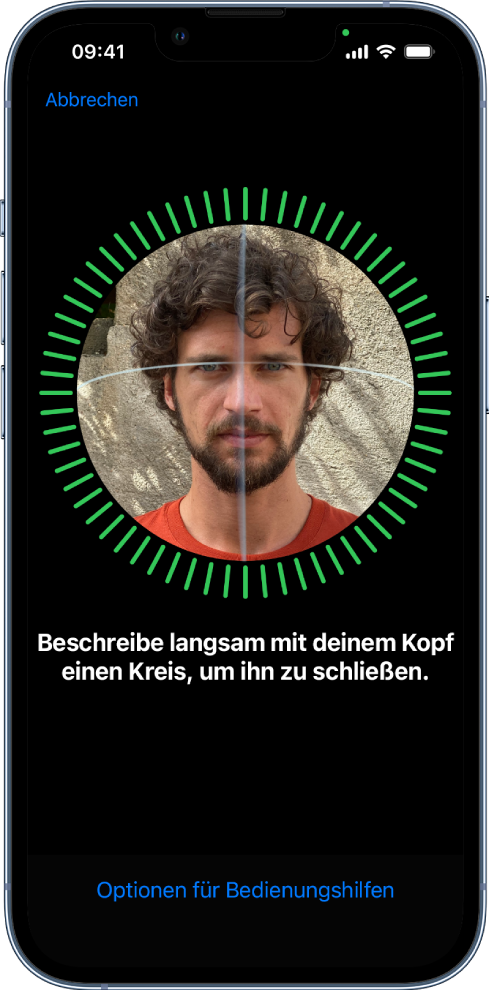 Der Konfigurationsbildschirm für die Face ID-Erkennung. Auf dem Bildschirm ist ein Gesicht zu sehen, das von einem Kreis umgeben ist. Der Text darunter weist den:die Benutzer:in an, den Kopf langsam zu bewegen, um den Kreis zu schließen. Eine Taste für „Optionen für Bedienungshilfen“ befindet sich unten auf dem Bildschirm.