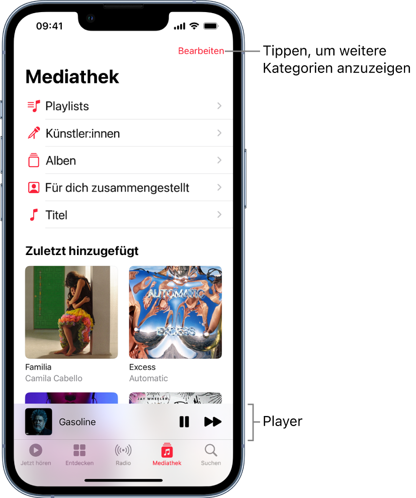 Der Bildschirm „Mediathek“ mit einer Liste der Kategorien, darunter „Playlists“, „Künstler:innen“, „Alben“, „Für dich zusammengestellt“ und „Musiktitel“. Die Überschrift „Zuletzt hinzugefügt“ wird unter der Liste angezeigt. Der Player mit dem Titel des aktuellen Musiktitels und den Tasten „Wiedergabe“ und „Nächster Titel“ unten.