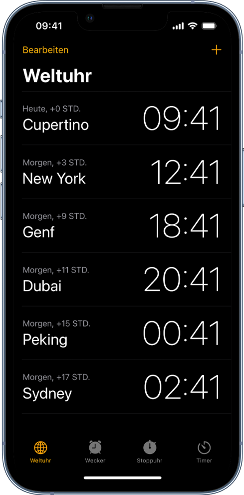 Der Tab „Weltuhr“ mit der Uhrzeit in verschiedenen Städten. Mit der Taste „Bearbeiten“ oben links kannst du Uhren neu anordnen oder löschen. Mit der Taste „Hinzufügen“ oben rechts kannst du weitere Uhren hinzufügen. Unten befinden sich Tasten für „Weltuhr“, „Wecker“, „Stoppuhr“ und „Timer“.
