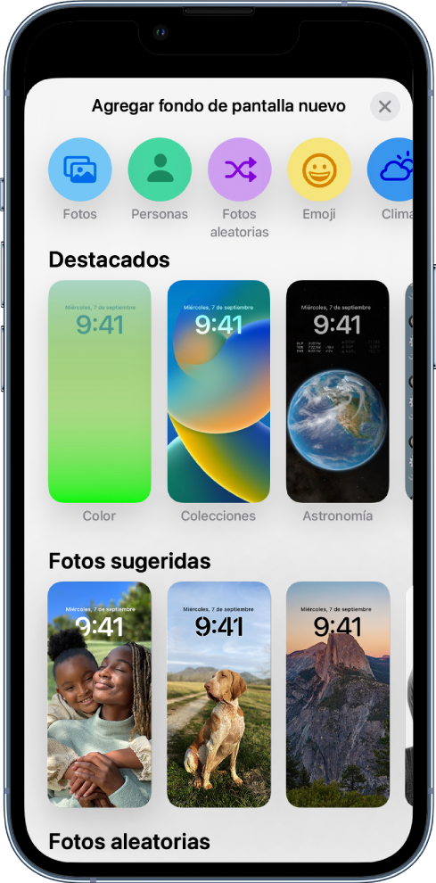 La pantalla Agregar nuevo fondo de pantalla muestra una galería de opciones de fondos de pantalla para personalizar la pantalla bloqueada del iPhone, con categorías como Destacados, Fotos sugeridas y Fotos aleatorias. En la parte superior hay botones para agregar a la pantalla bloqueada fotos, personas, una foto aleatoria, emoji y un fondo de pantalla del clima.