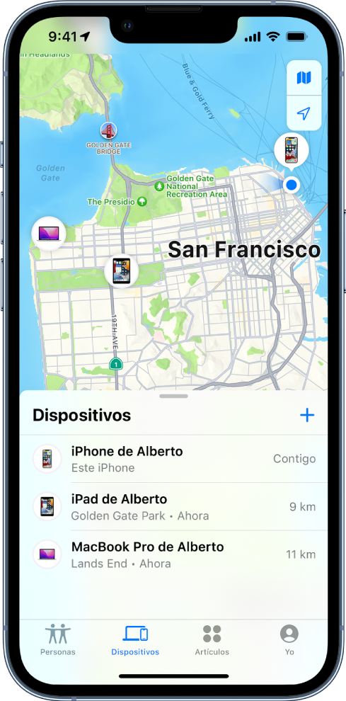 La pantalla de Encontrar abierta mostrando la lista Dispositivos. Se muestran tres dispositivos en la lista Dispositivos: El iPhone de Dani, el iPad de Dani y la MacBook Pro de Dani. Sus ubicaciones se muestran en un mapa de San Francisco.