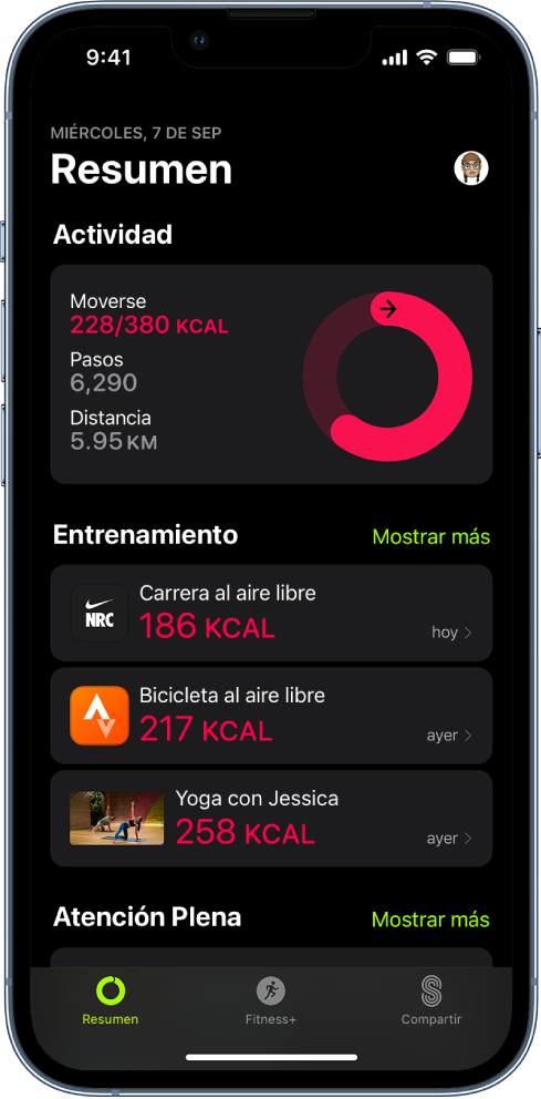 La pantalla Resumen de Fitness, mostrando las áreas Actividad, Entrenamientos y Atención Plena. Las pestañas Resumen Apple Fitness+ y Compartir están en la parte inferior de la pantalla.