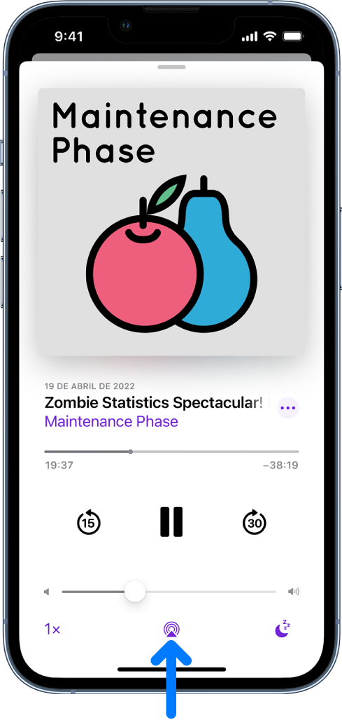 Los controles de reproducción de un podcast, incluyendo el botón Destino de la reproducción en la parte inferior de la pantalla.