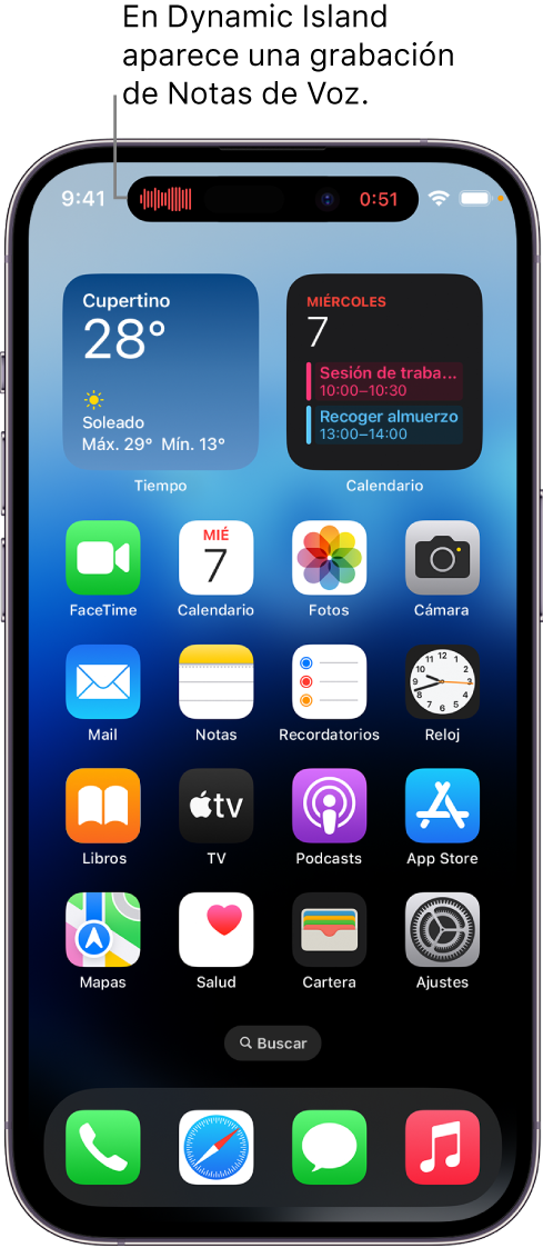 Pantalla de inicio del iPhone 14 Pro con una grabación de Notas de Voz en la Dynamic Island.