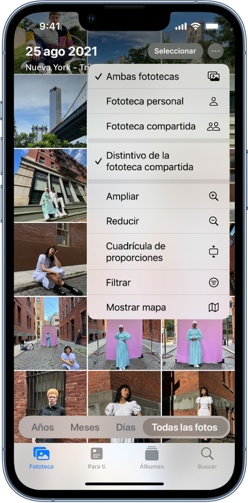 La app Fotos muestra una fototeca. Se selecciona el botón Más en la parte superior de la pantalla, que muestra las opciones “Ambas fototecas” y “Distintivo de la fototeca compartida” seleccionadas con marcas de verificación.