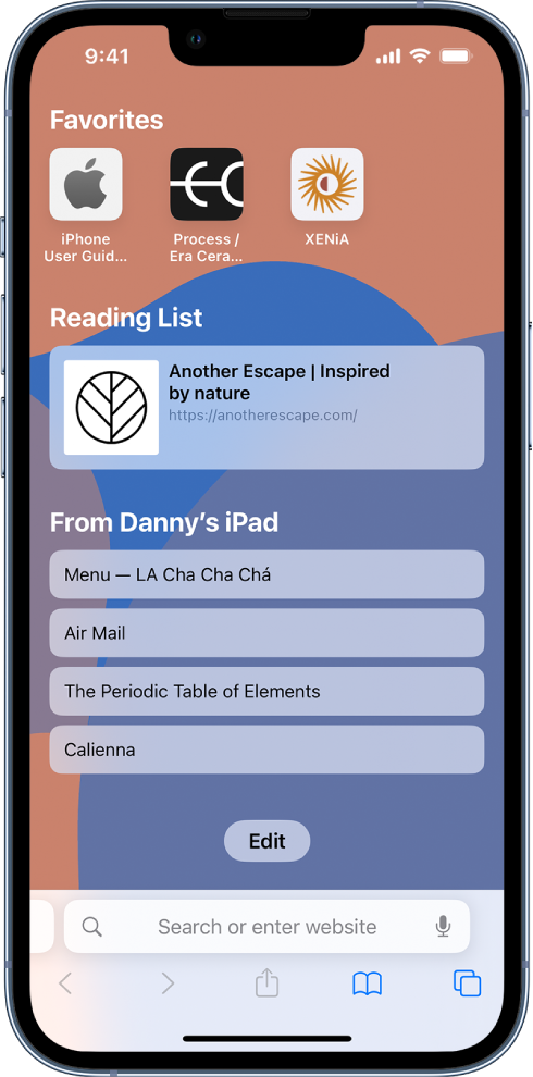 Safari avaleht, millel kuvatakse lemmikveebisaite, loendisse Reading List salvestatud veebisaiti ning kasutaja teises Apple'i seadmes avatud veebisaite. Ekraanil all paremal on nupp Edit.