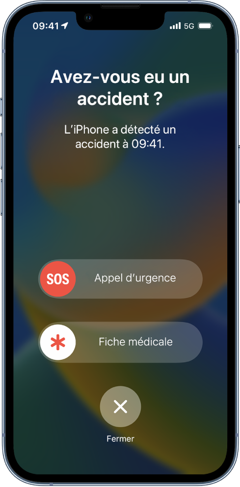 L’écran d’un iPhone indiquant qu’une collision a été détectée, en dessous sont affichés des boutons « Appel d’urgence », « Fiche médicale » et Fermer.